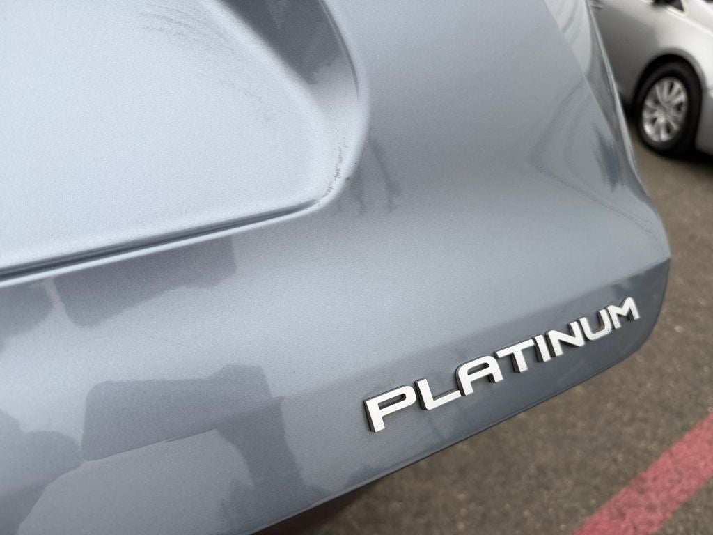 2023 Toyota Highlander Hybrid Platinum