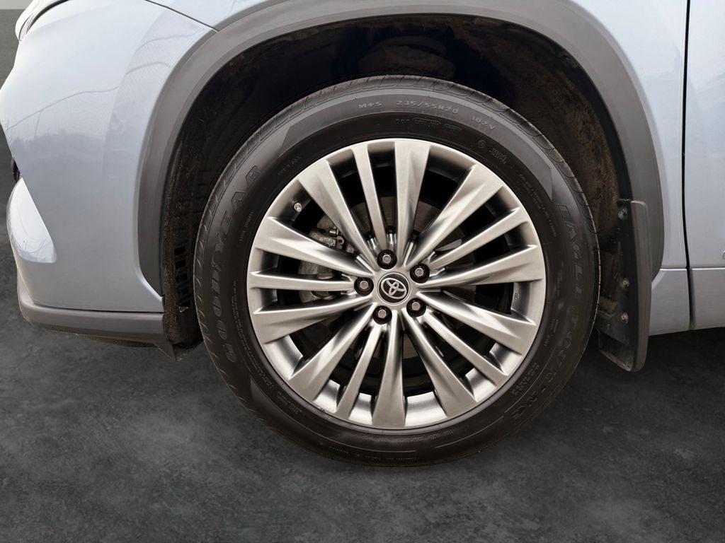 2023 Toyota Highlander Hybrid Platinum
