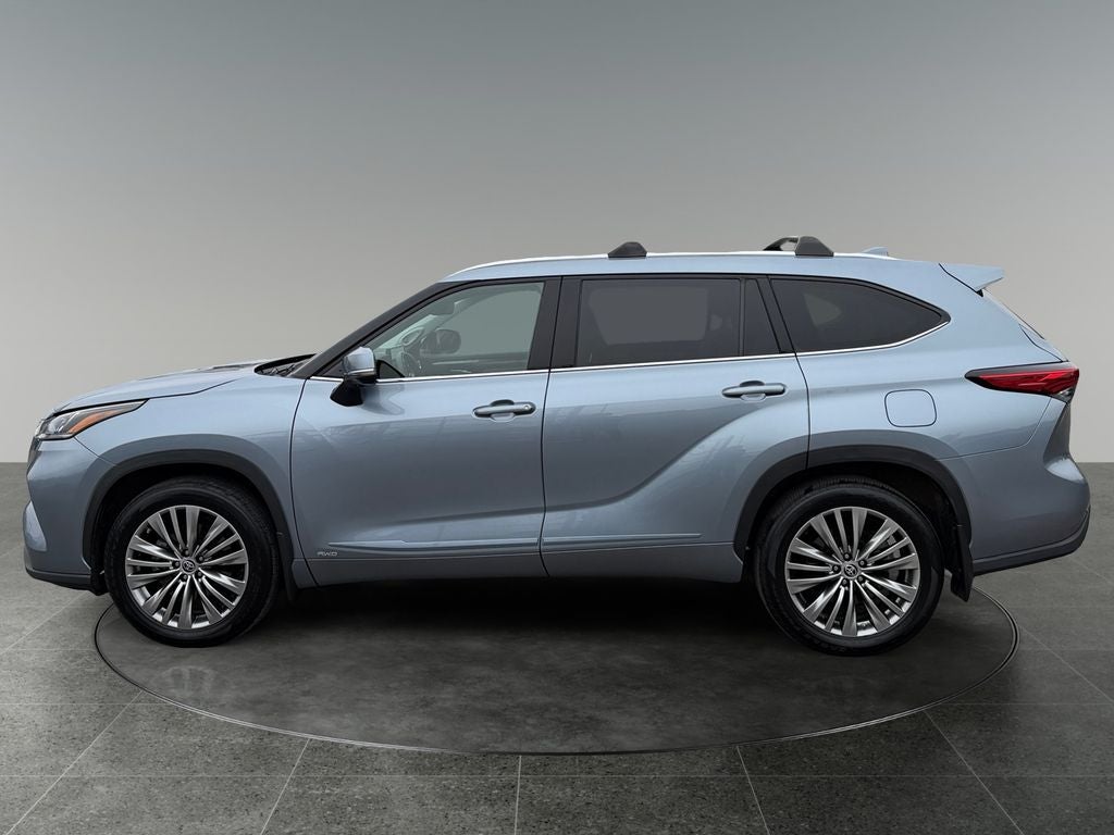 2023 Toyota Highlander Hybrid Platinum