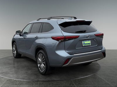 2023 Toyota Highlander Hybrid Platinum