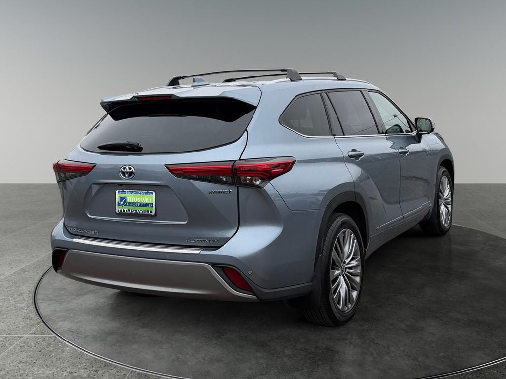 2023 Toyota Highlander Hybrid Platinum