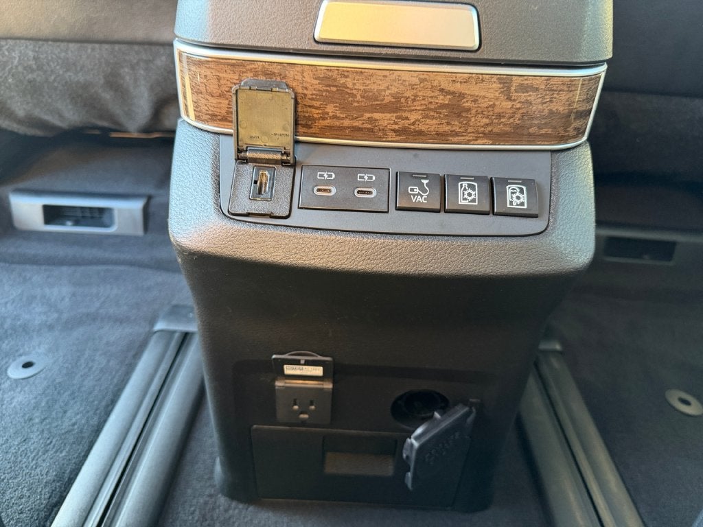 2025 Toyota Sienna Platinum 7 Passenger
