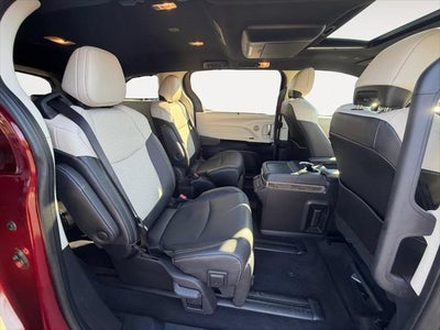 2025 Toyota Sienna Platinum 7 Passenger