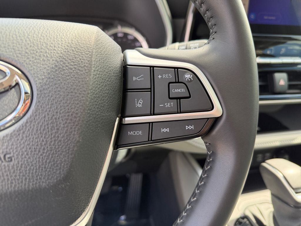 2024 Toyota Highlander Hybrid XLE
