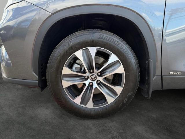 2024 Toyota Highlander Hybrid XLE