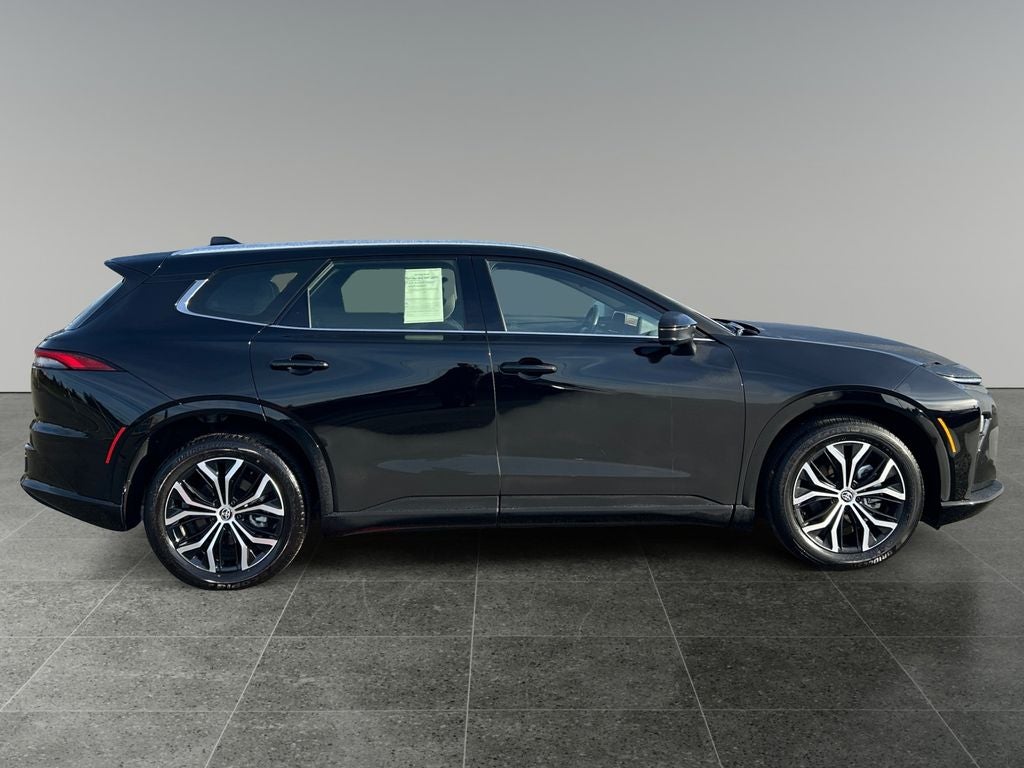 2025 Toyota Crown Signia XLE