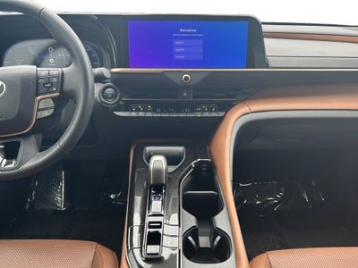 2025 Toyota CROWN SIGNIA XLE