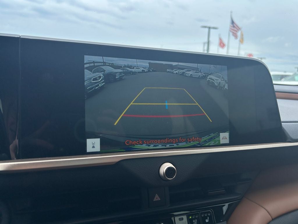 2025 Toyota CROWN SIGNIA XLE