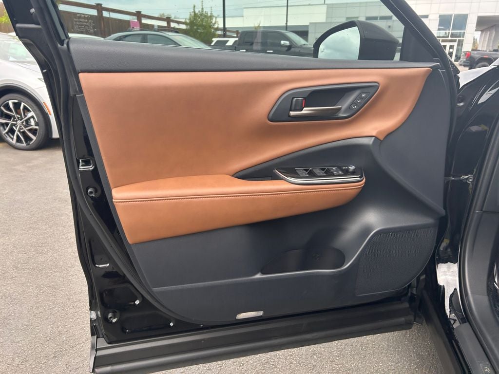 2025 Toyota CROWN SIGNIA XLE