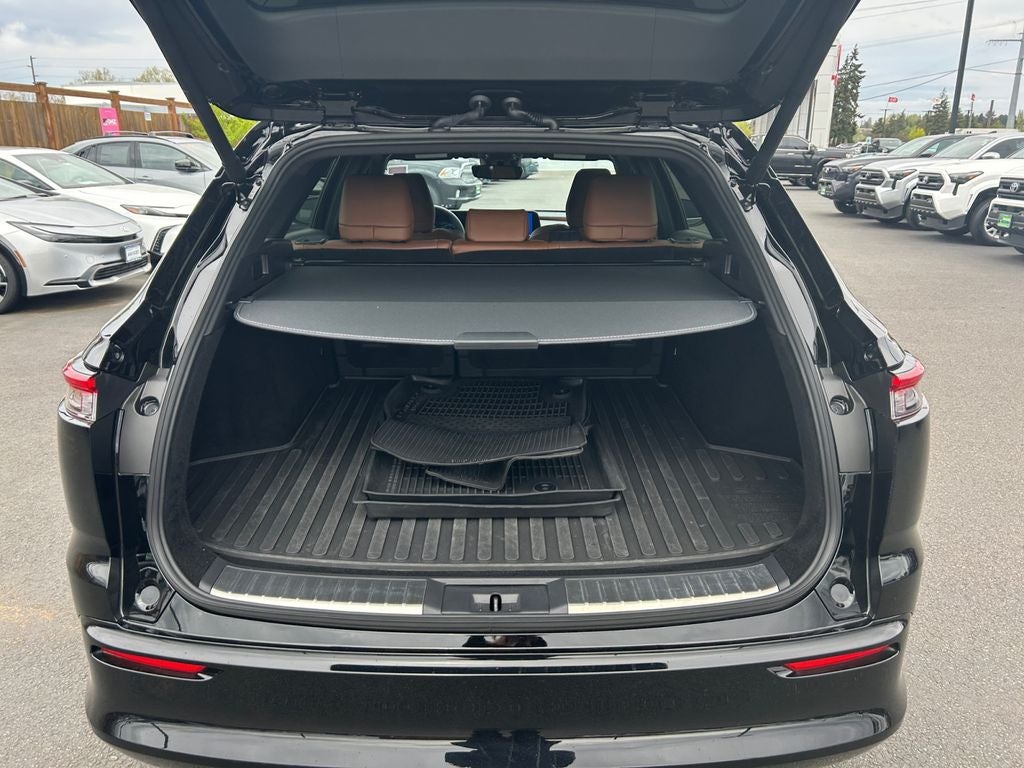 2025 Toyota CROWN SIGNIA XLE