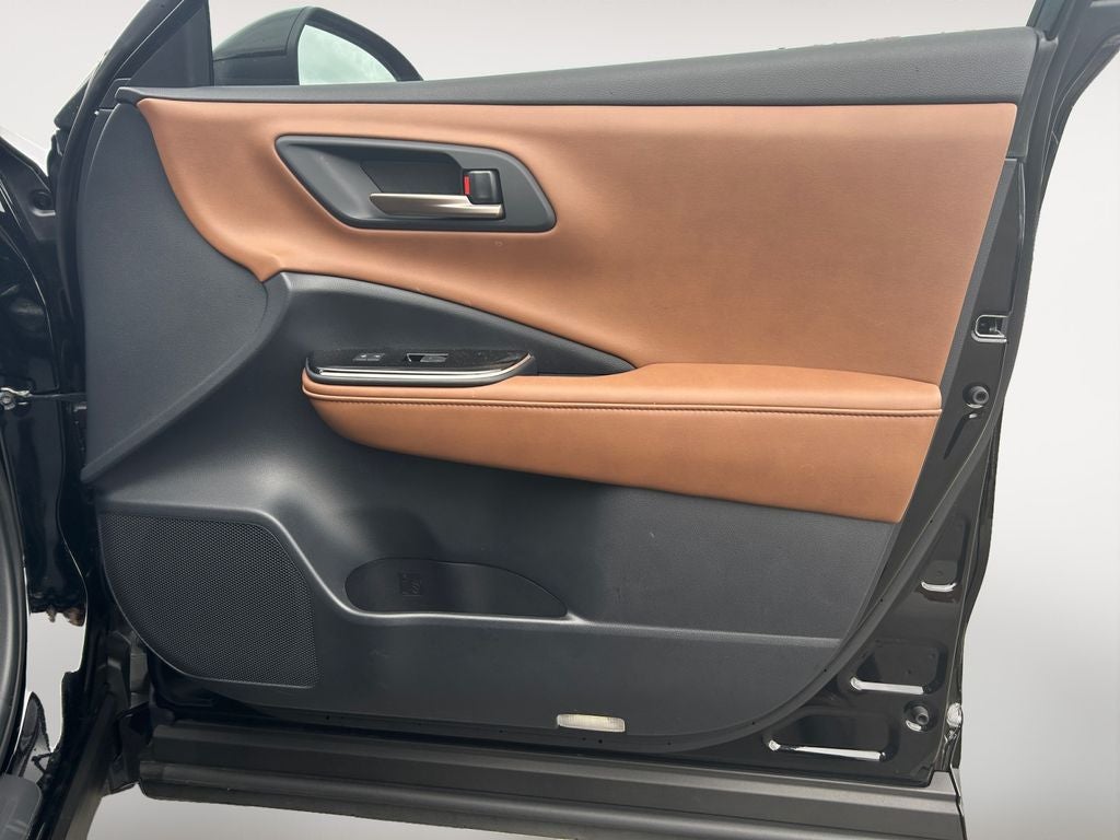 2025 Toyota CROWN SIGNIA XLE