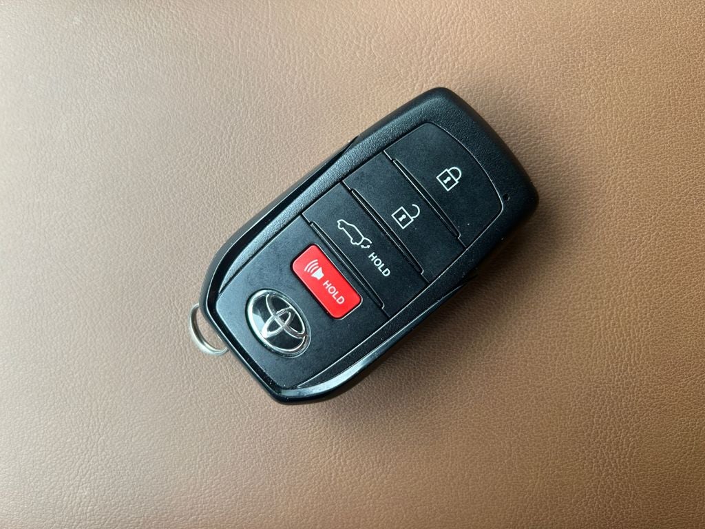 2025 Toyota CROWN SIGNIA XLE