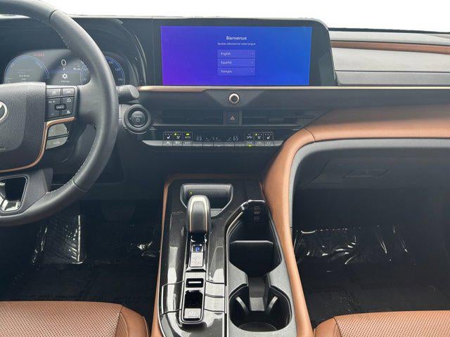 2025 Toyota CROWN SIGNIA XLE