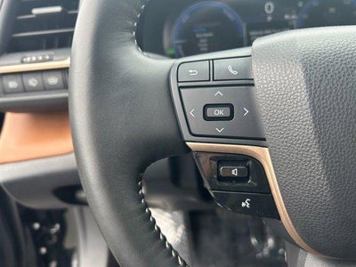 2025 Toyota CROWN SIGNIA XLE