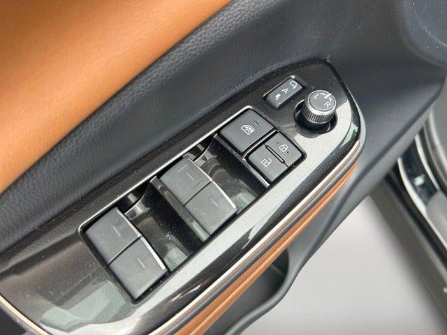 2025 Toyota CROWN SIGNIA XLE