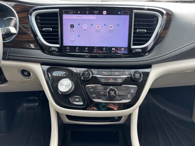 2023 Chrysler Pacifica Hybrid Limited