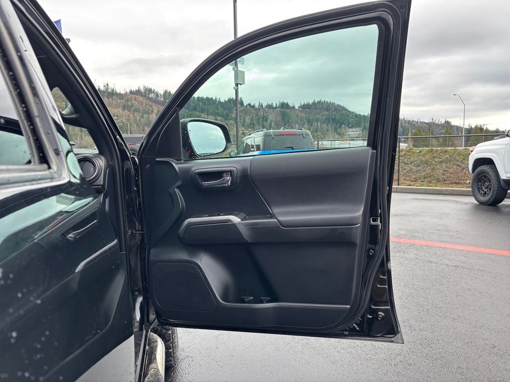 2019 Toyota Tacoma TRD Off-Road V6 MANUAL